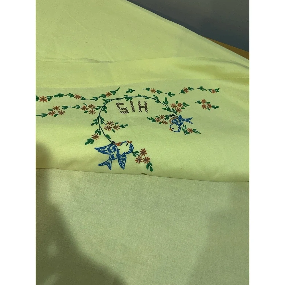 Vtg His & Hers Full Flat Sheet Birds Yellow Pillowcases Fading Screen‎ print
